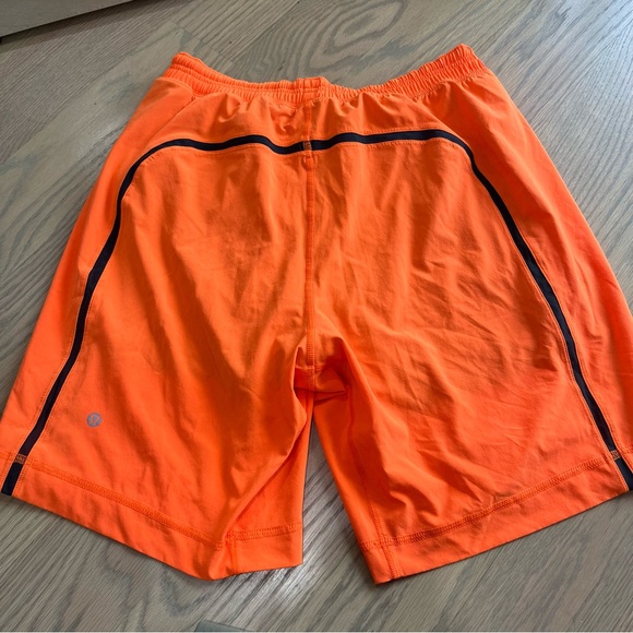 EUC Men’s pace breaker lululemon shorts - Picture 2 of 6